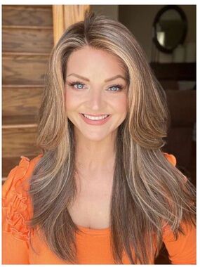 Women’s Layered Wig in Light Brown with Blonde Highlights